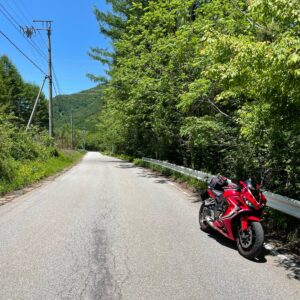 南相木ダムに続く快走1.5車線