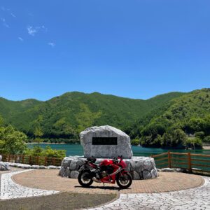 白亜のロックフィルダム・南相木ダムにてwith CBR650R③