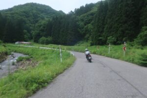 南会津の緑豊かなr346を走る