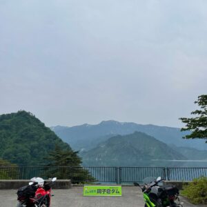 田子倉ダムの駐車場で一休み