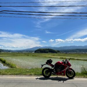 長野県佐久市のr120付近から眺める八ヶ岳with CBR650R