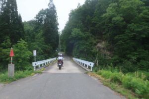 矢ノ原湿原エリアに向かうR400の側道にて