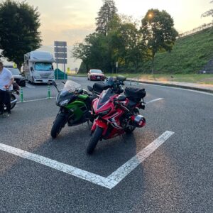 談合坂SAの駐輪場にてwith CBR650R&ninja650