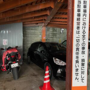 高山市街の屋根付きでバイクOKの「たかやま中央駐車場」にて