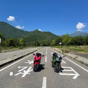国営アルプスあずみの公園に続くr495にてwith CBR650R&ninja650