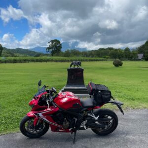 木曽馬の里のシンボルとCBR650R