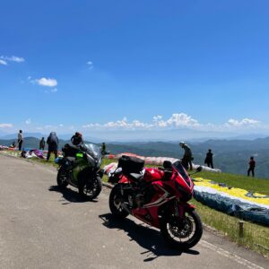 林道小熊黒沢線を登り到着した小熊山パラグライダー場にて③