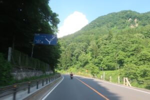 夏山を眺めながらR148を北上