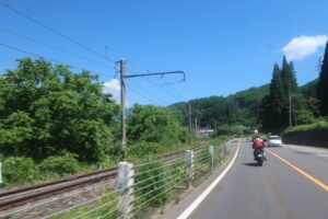 JR大糸線と並走するR148を北上