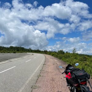 飛騨御岳しだれ桜街道にてwith CBR650R