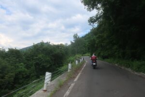 r505の緑あふれる山中を走る②