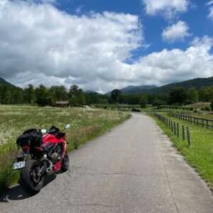木曽馬の里内の伸びやかなロードにてwith CBR650R