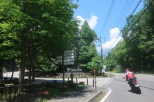 黒菱林道入口のオリンピックモニュメントにて