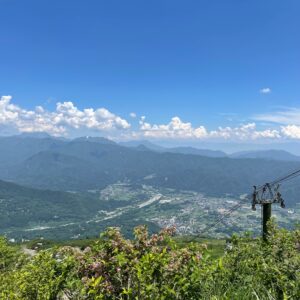 黒菱平の雲海デッキから眼科を望む