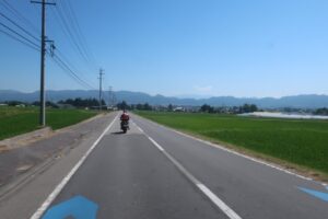 r25からr306へ続く快走路・山麓線を走る