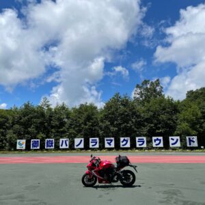 r435の奥に位置する御岳パノラマグラウンドにてwith CBR650R