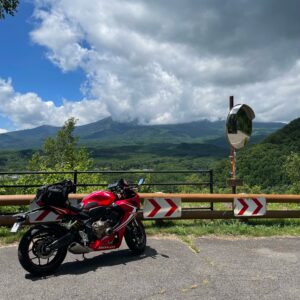 九蔵峠展望台付近にてwith CBR650R