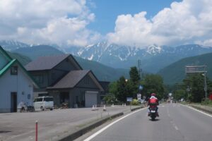 白馬八方スキー場エリアのr33で北アルプスを望む