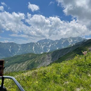 黒菱平からのクワッドリフトから眺める北アルプス