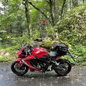 旧飛騨街道の地蔵峠にてwith CBR650R