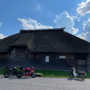 県宝 千國家住宅 (牛方宿)にてwith CBR650R&ninja650