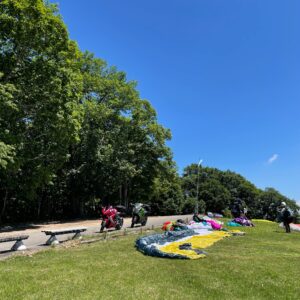 林道小熊黒沢線を登り到着した小熊山パラグライダー場にて④