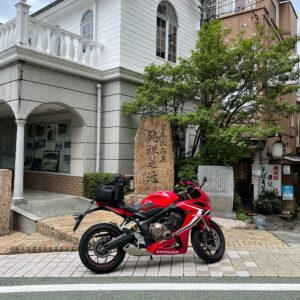 下呂温泉発祥の地の石碑とCBR650R