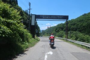 小熊山パラグライダー場から林道小熊黒沢線を下りR148手前のポイントにて