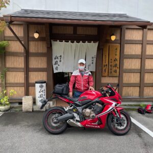 下呂温泉「水鳳園」さんの玄関での記念撮影