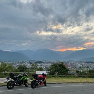 大町山岳博物館下展望台でサンセットの北アルプスを眺める