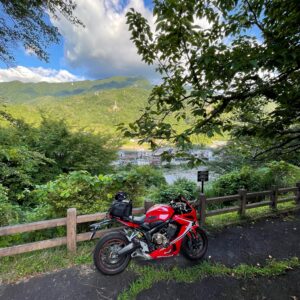 R19を左に逸れて見つけた「中央アルプス展望台」にてwith CBR650R