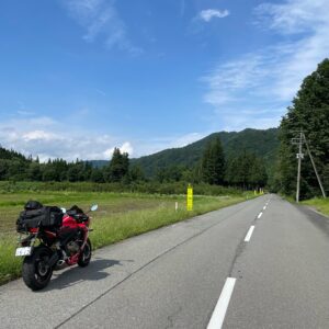 山形県r27をのんびりと走るCBR650R