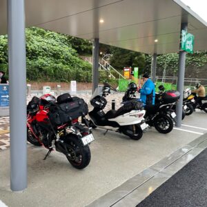 屋根付き駐輪場が新しく完成した佐野SAにて