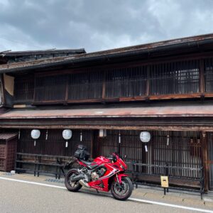 郡上八幡の風情ある街並みwith CBR650R