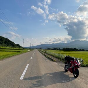 庄内こばえちゃラインを走るCBR650R②