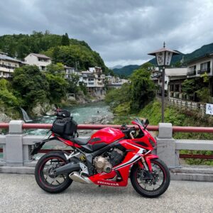 郡上八幡の吉田川に架かる宮ヶ瀬橋with CBR650R