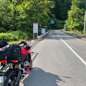 R112から六十里越街道入口にてwith CBR650R②
