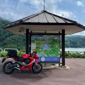 月山湖展望広場にてwith CBR650R③