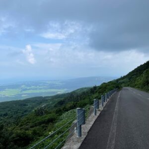 「鳥海山ブルーラインの下りの絶景with CBR650R