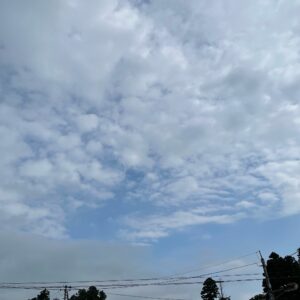 福島県天栄村を走る広域農道岩瀬グリーンロードで眺めた青空