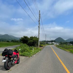 福島県r29を北上するCBR650R