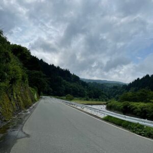 山形県r289を西へ