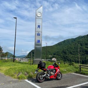 月山湖展望広場にてwith CBR650R