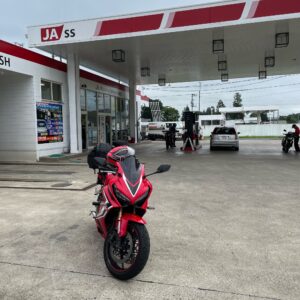 R294沿いの天栄村にあるガソリンスタンドにてwith CBR650R