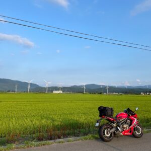 新たちかわ風力発電所の風景with CBR650R
