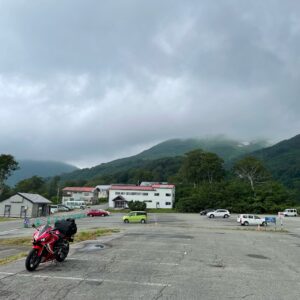 月山スキー場駐車場から月山の眺めwith CBR650R