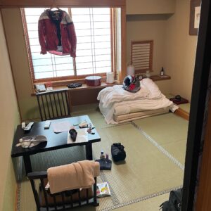 山形県酒田市街の若葉旅館さんの和室6畳の部屋の風景