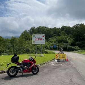 西吾妻スカイバレーで山形へ入る CBR650R