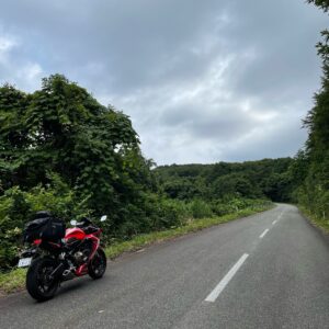 鳥海山ブルーラインの山形側林間ロード風景にてwith CBR650R②