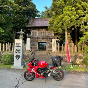 洞瀧山 総光寺の仁王門にてwith CBR650R